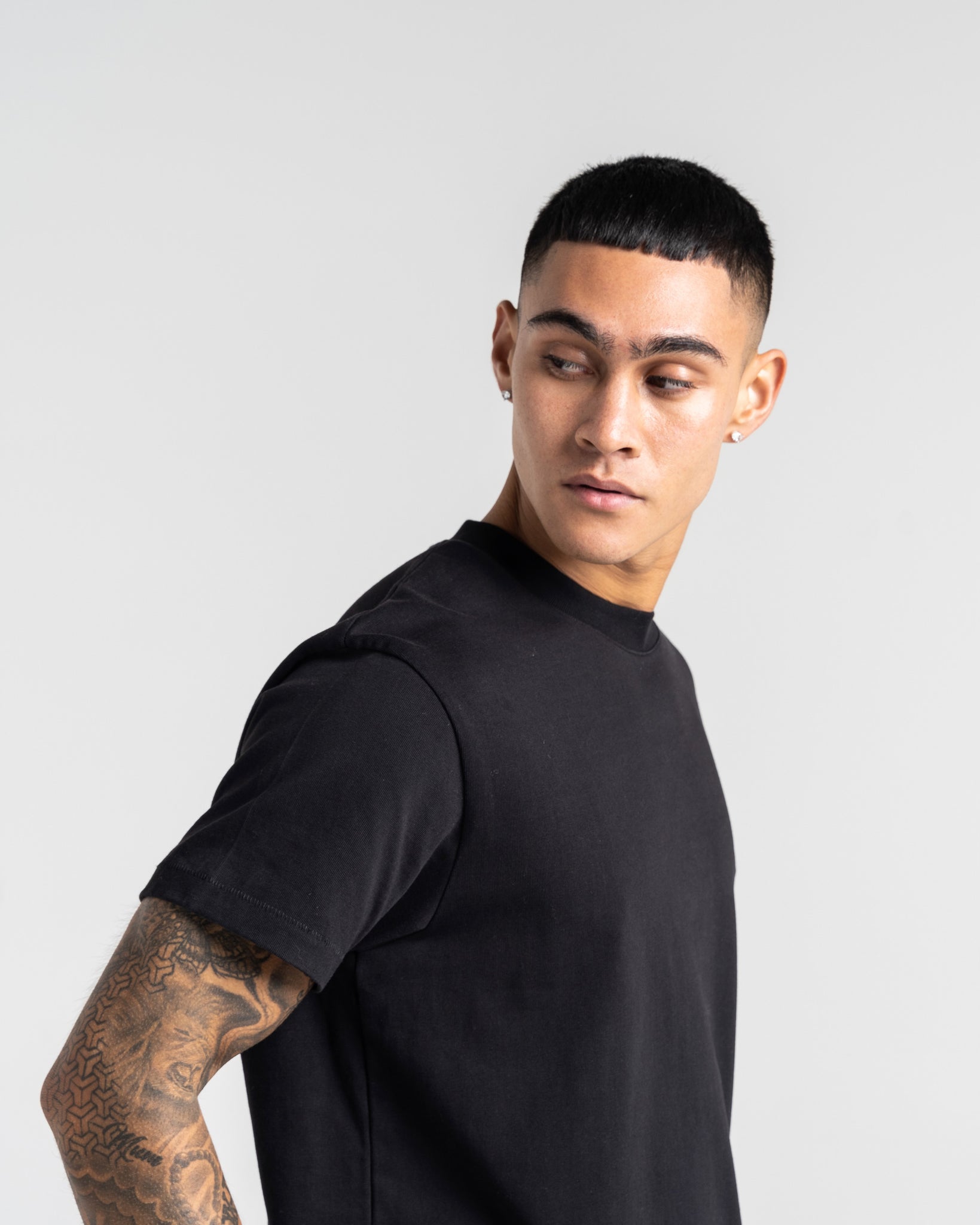HEAVYWEIGHT SLIM FIT T-SHIRT - BLACK