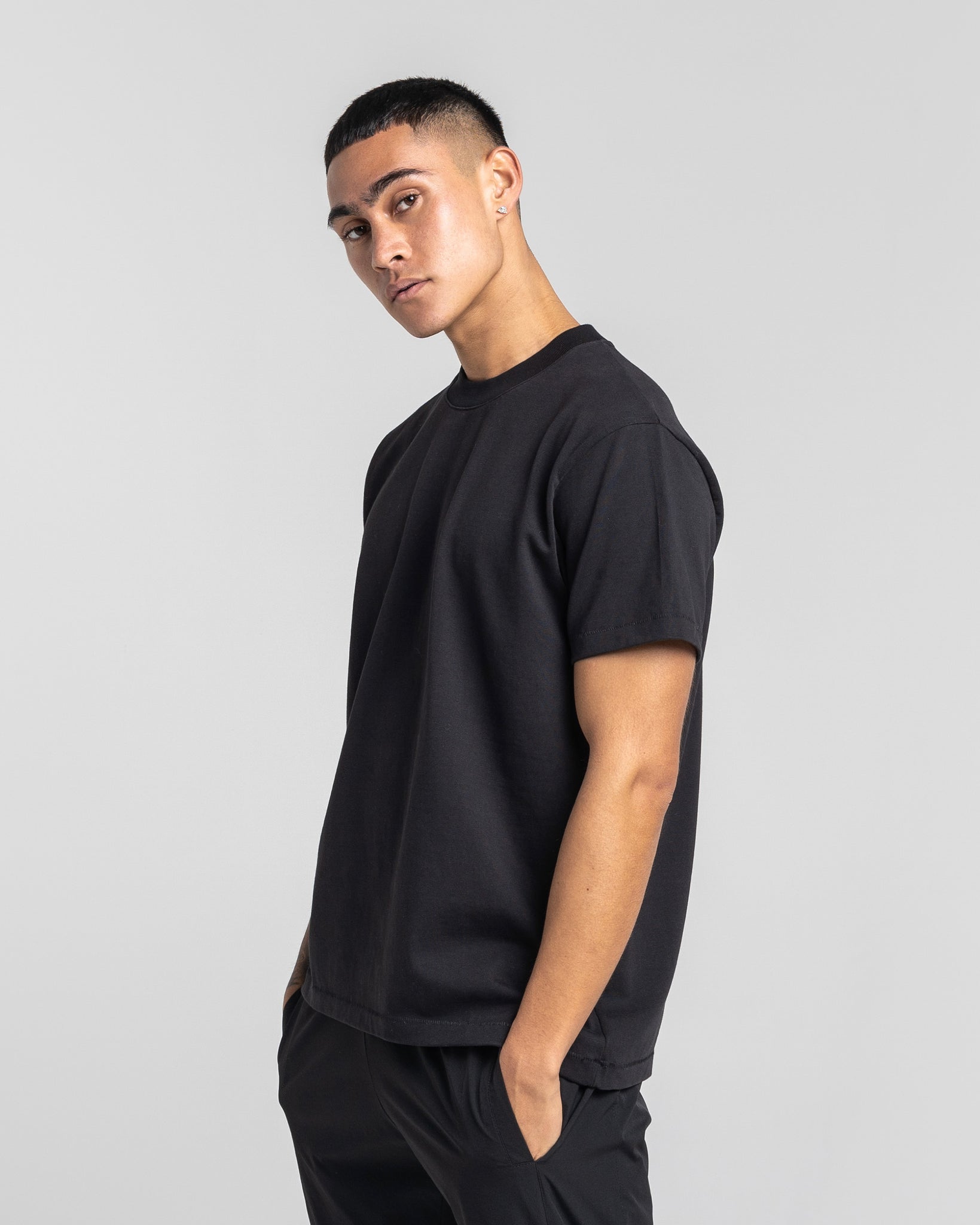 HEAVYWEIGHT SLIM FIT T-SHIRT - BLACK